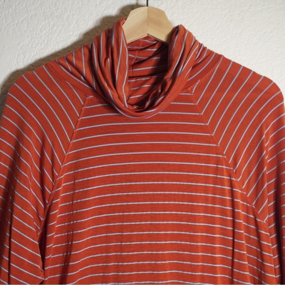 Prana Women's Sol Protect Gingerbread Stripe Turtleneck size Medium - Picture 2 of 13